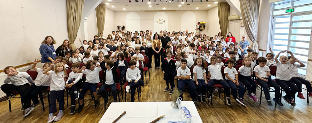 Յիշատակ մը հանդէսէն վերջ (Լուսանկարը՝ դպրոցէն)