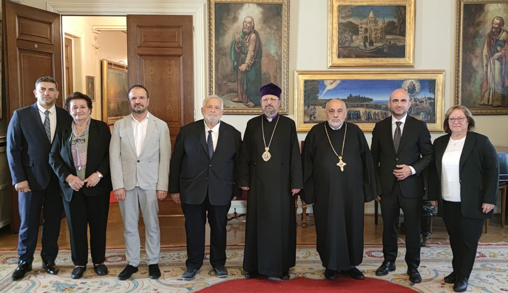 Ամեն. Ս. Պատրիարք Հայրը եւ հիւրերը (Լուսանկարը՝ Պատրիարքարանէն)