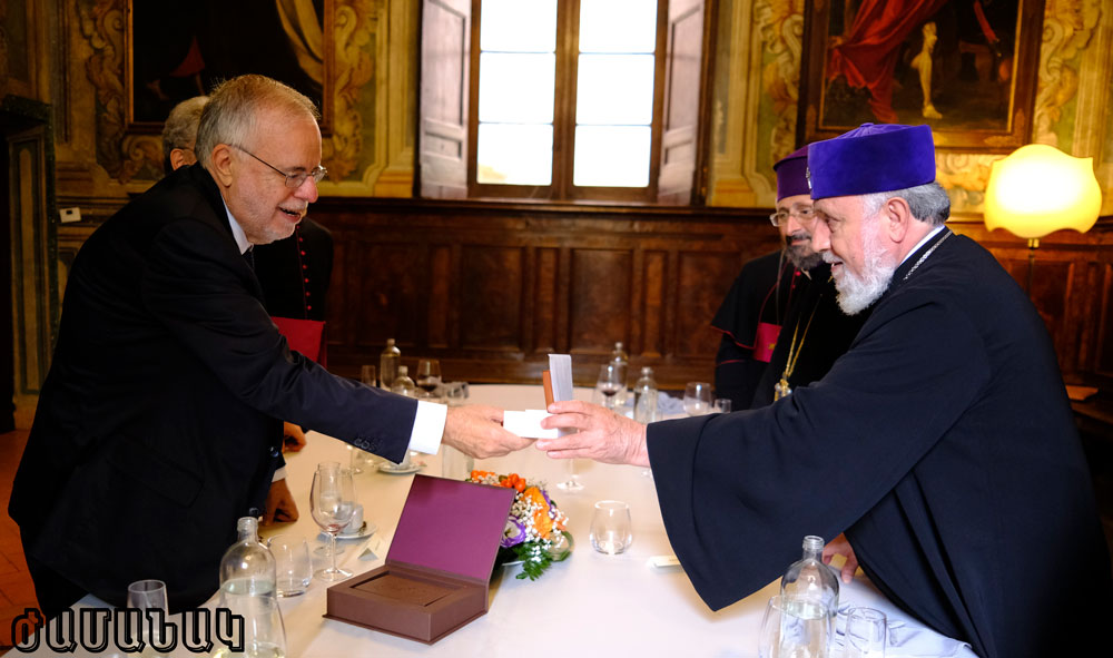 Վեհափառ Հայրապետը եւ Անտրէա Ռիքարտի