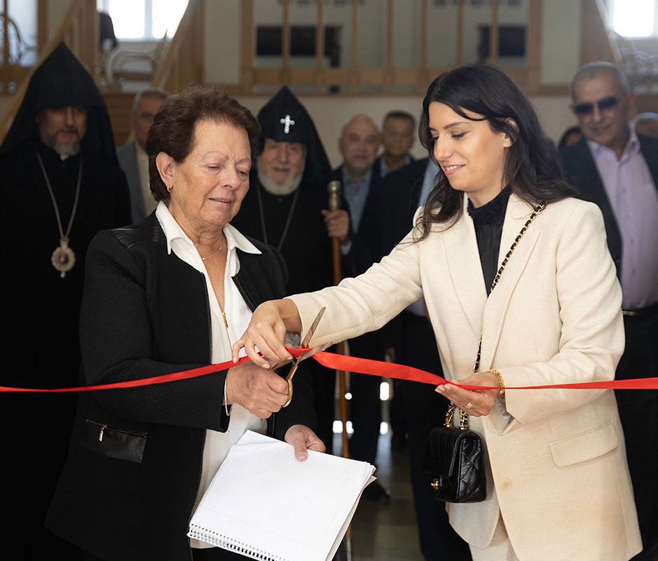 Շամիրամ Աւագեանի կողմէ խորհրդանշական ժապաւէնի հատման պահը